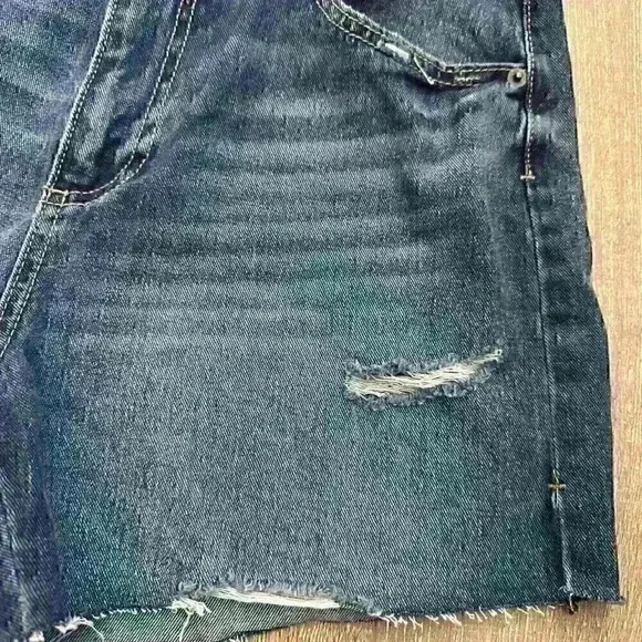 NWT No Boundaries Women Size 9 Dark Cut Off High Rise Jean Shorts - Picture 2 of 7